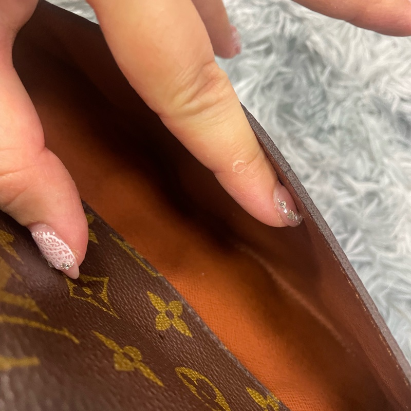 Lv老花紅皮信封包-32