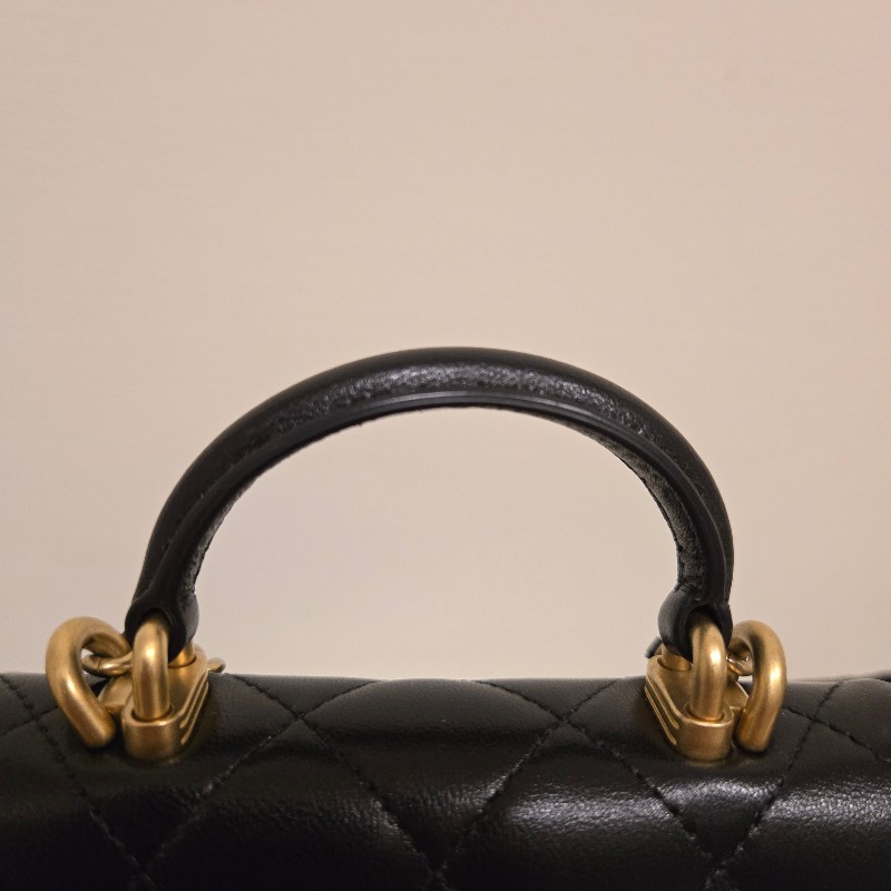 CHANEL 21K 小公文包｜黑金羊皮 mini top handle｜手提斜背兩用-44