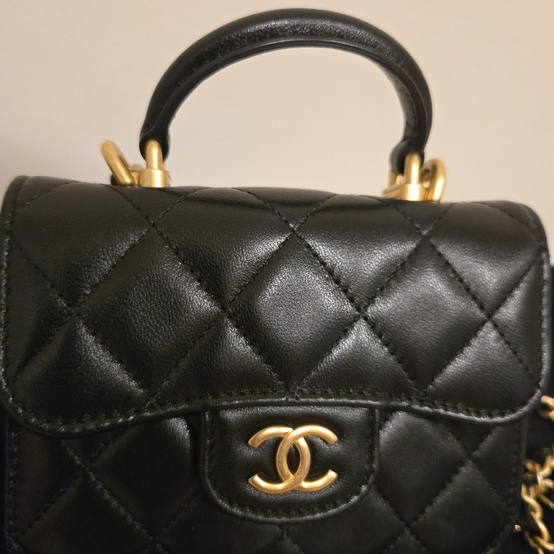 CHANEL 21K 小公文包｜黑金羊皮 mini top handle｜手提斜背兩用-45