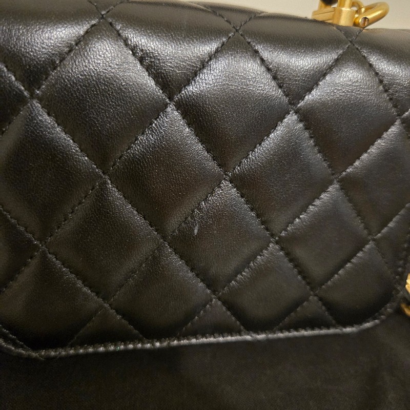 CHANEL 21K 小公文包｜黑金羊皮 mini top handle｜手提斜背兩用-46