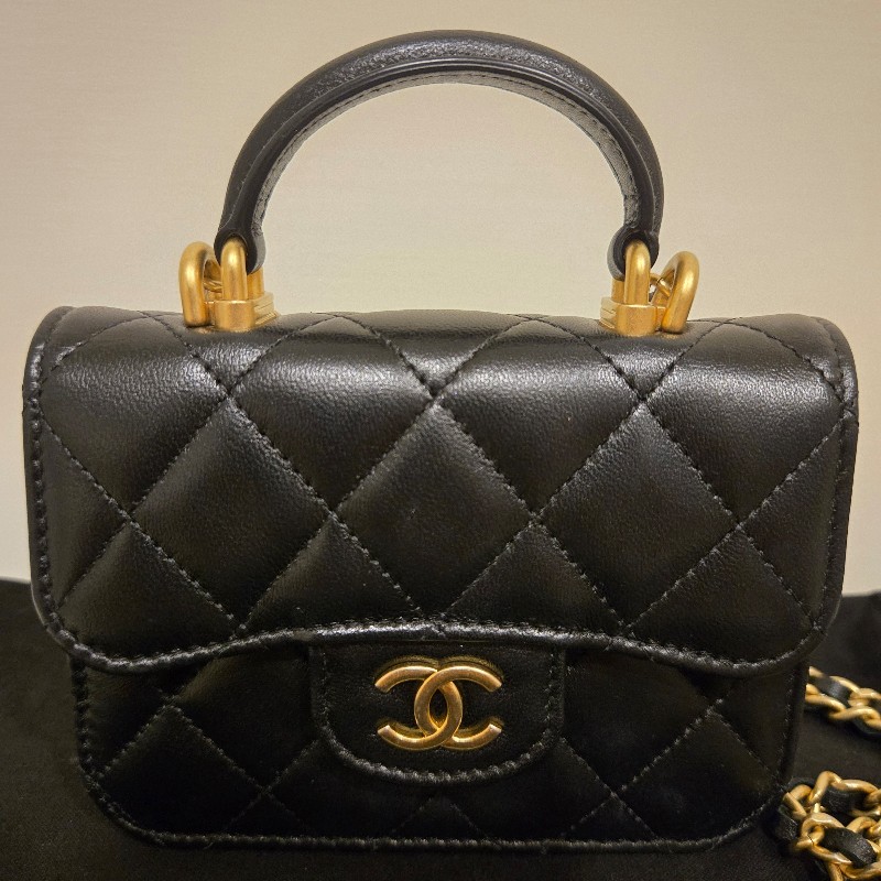CHANEL 21K 小公文包｜黑金羊皮 mini top handle｜手提斜背兩用-50