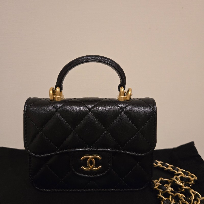 CHANEL 21K 小公文包｜黑金羊皮 mini top handle｜手提斜背兩用-51