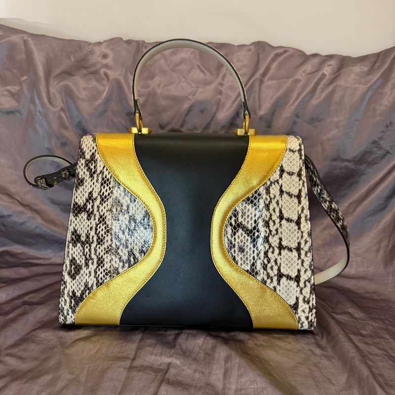 「JL精品代購」9新Gucci蟒蛇皮黑金雙色金鍊虎頭包-4