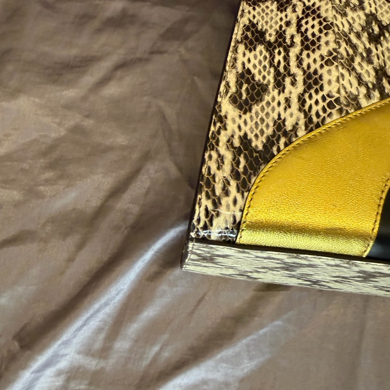 「JL精品代購」9新Gucci蟒蛇皮黑金雙色金鍊虎頭包-10