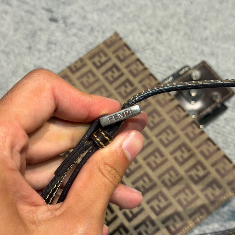 🏷️ Fendi 斜背包-11