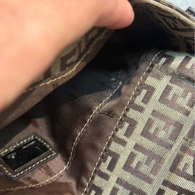🏷️ Fendi 斜背包-15