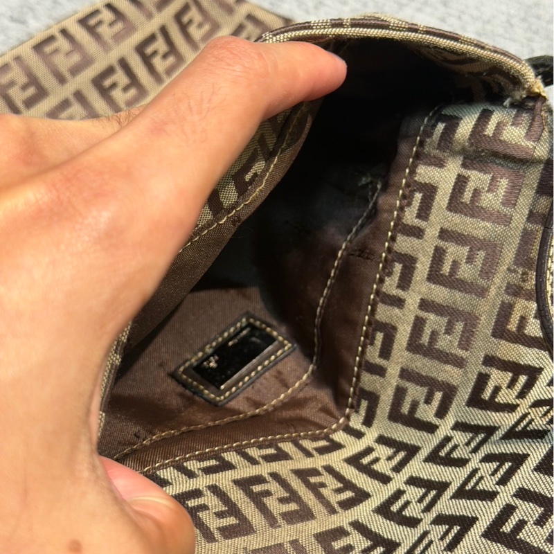 🏷️ Fendi 斜背包-16