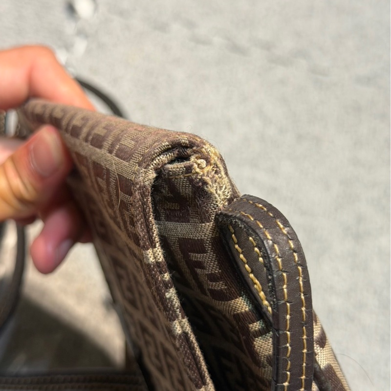 🏷️ Fendi 斜背包-17