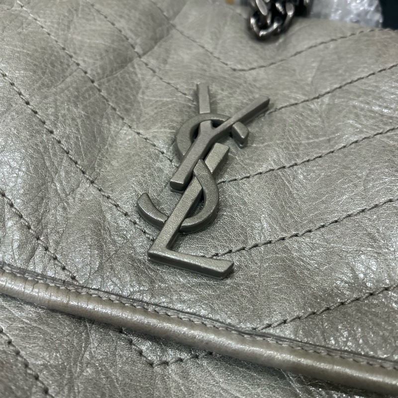 YSL niki 大象灰🐘 新款D扣 衍縫包（中）-17