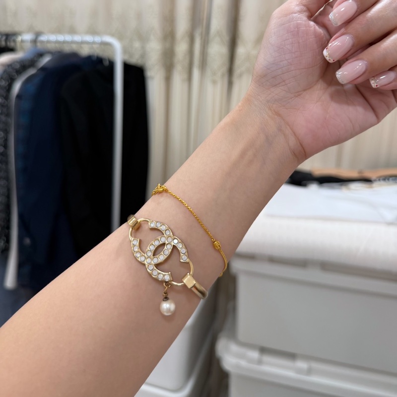 Chanel coco mark Golden Cream 金色 珍珠 水鑽 手環 手鍊 手飾-2