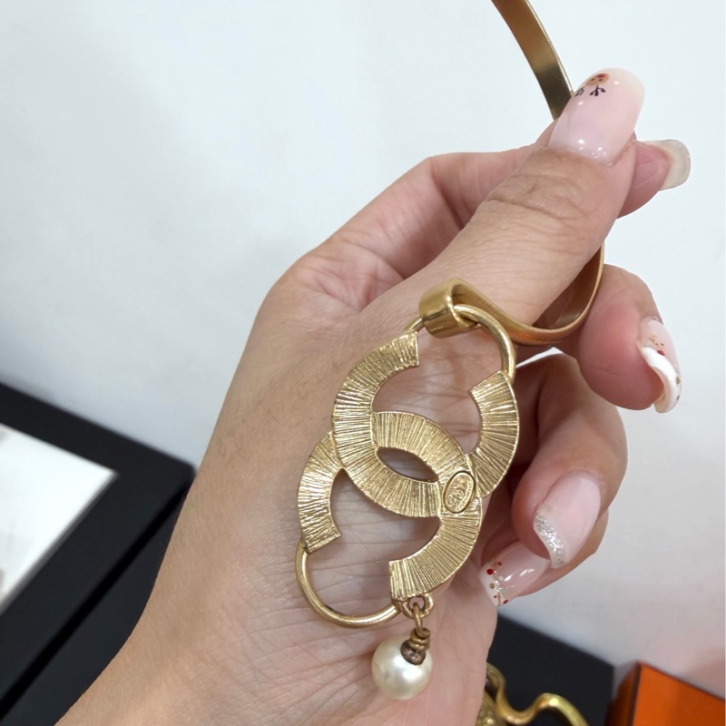 Chanel coco mark Golden Cream 金色 珍珠 水鑽 手環 手鍊 手飾-7