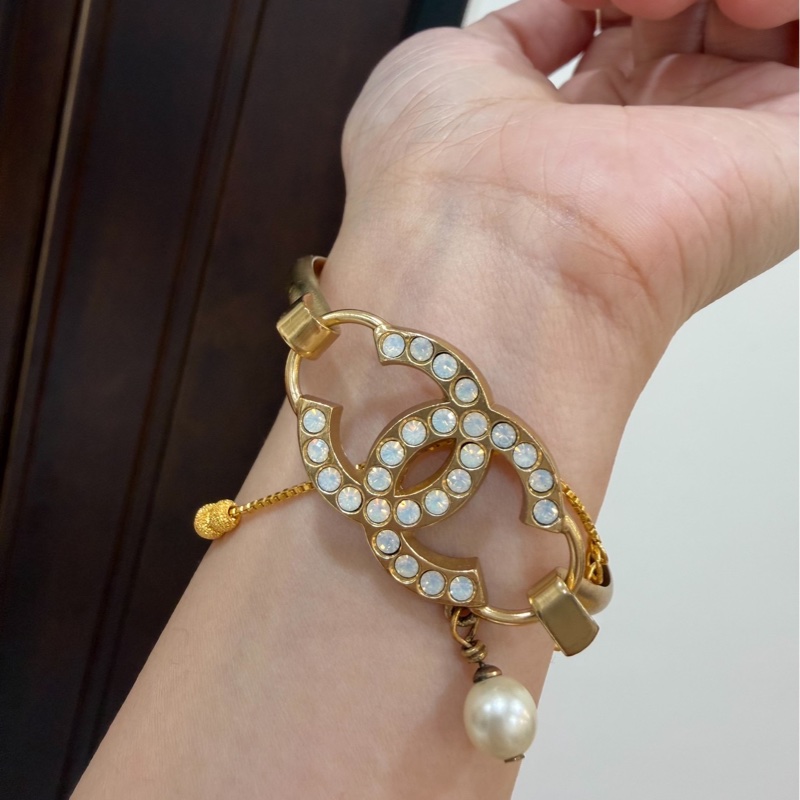 Chanel coco mark Golden Cream 金色 珍珠 水鑽 手環 手鍊 手飾-9