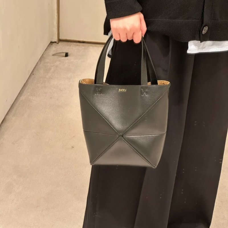 🎉新品好折扣✨Loewe 迷你亮面小牛皮 Puzzle Fold 折疊托特包 黑-1