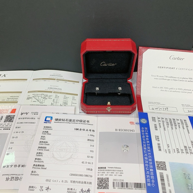 Cartier卡地亚 C De 经典牛头钻石耳钉-0