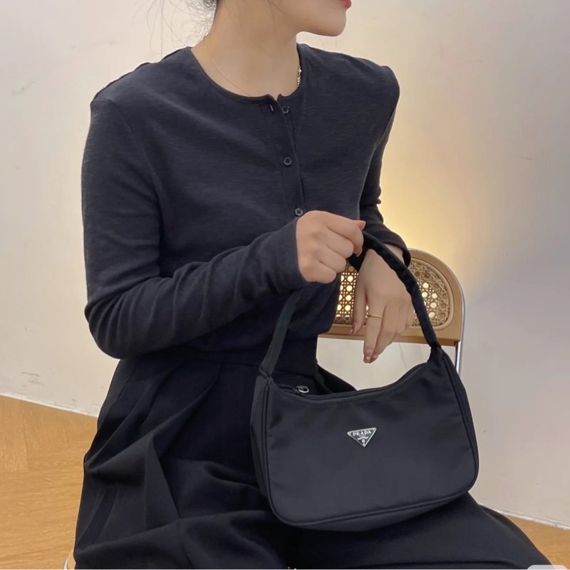 Prada Mini Hobo 手提包 秒殺款-2