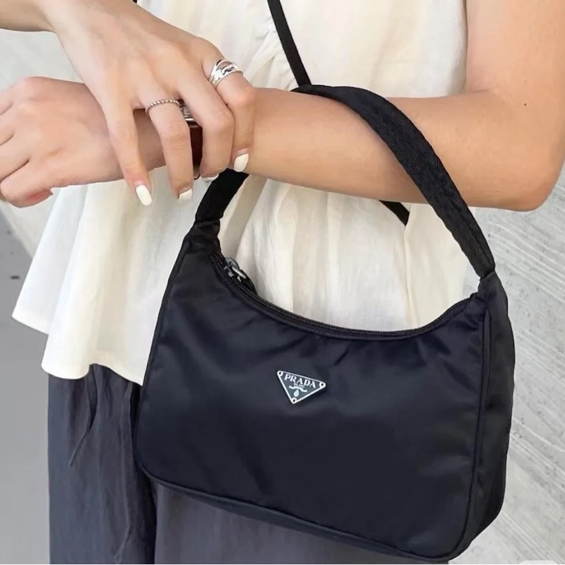 Prada Mini Hobo 手提包 秒殺款-3