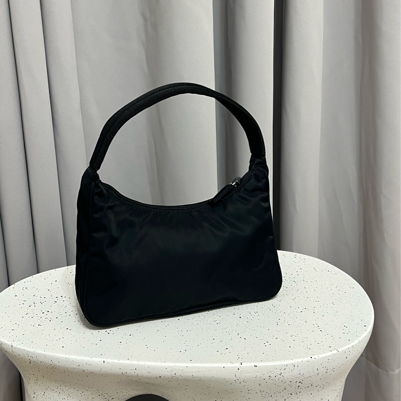 Prada Mini Hobo 手提包 秒殺款-6