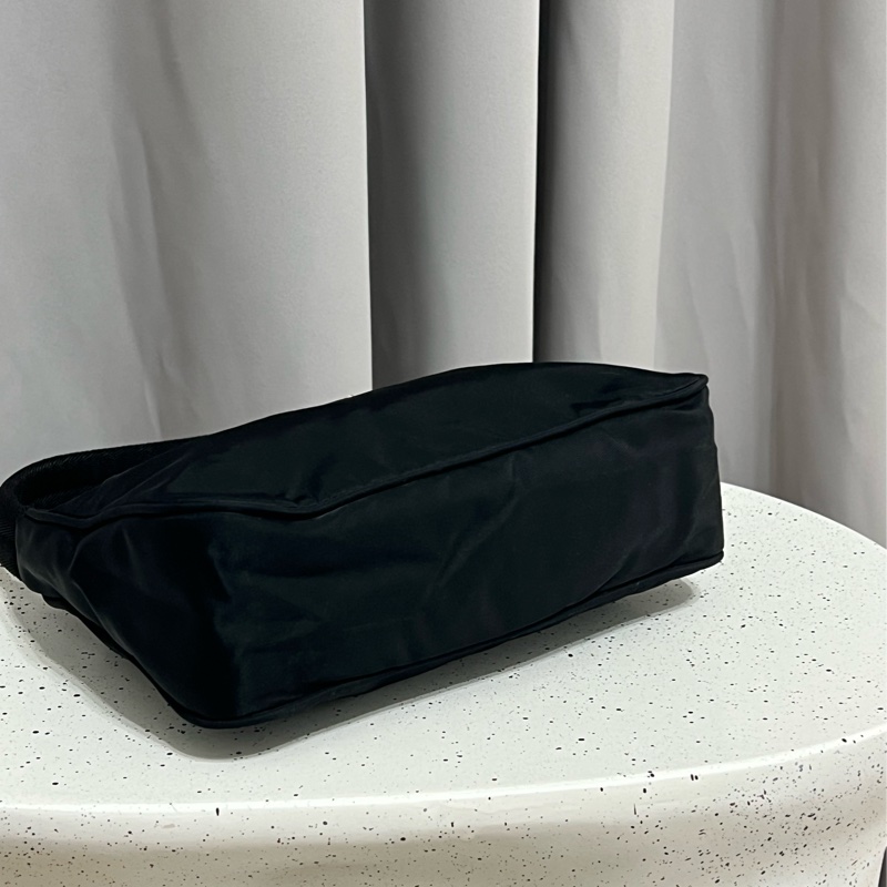 Prada Mini Hobo 手提包 秒殺款-7