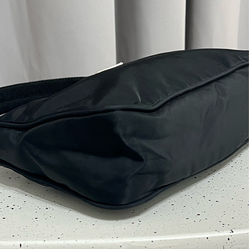 Prada Mini Hobo 手提包 秒殺款-8