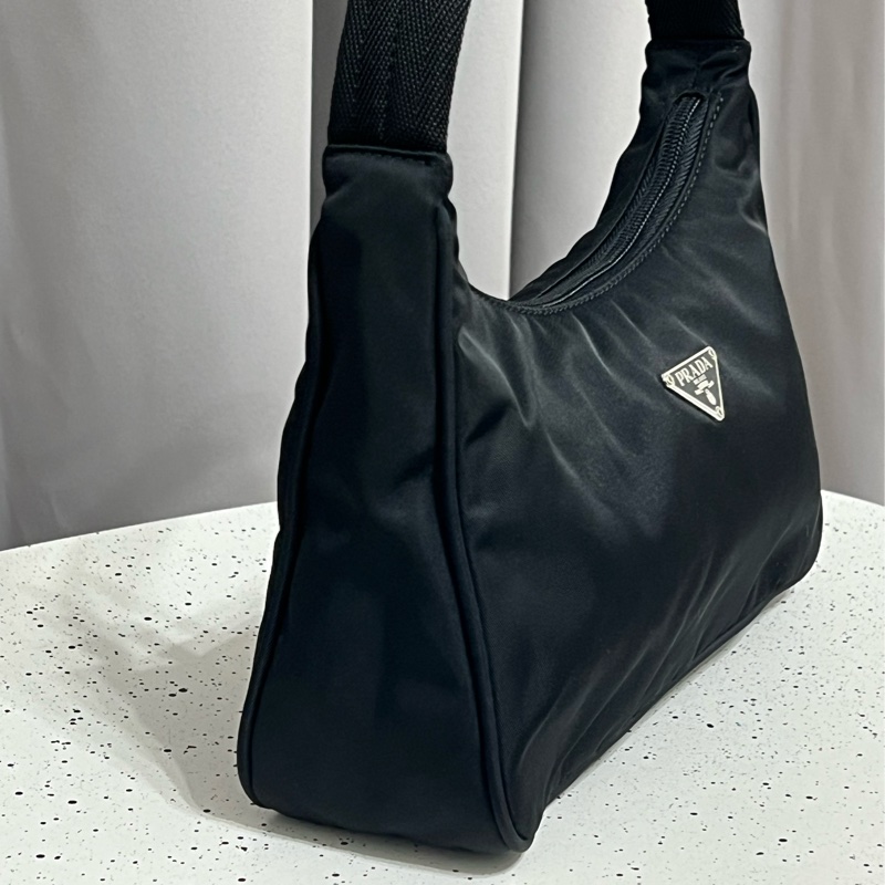 Prada Mini Hobo 手提包 秒殺款-10