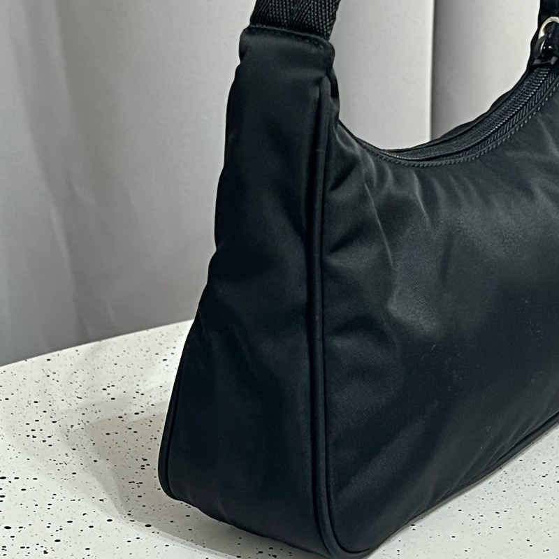 Prada Mini Hobo 手提包 秒殺款-11