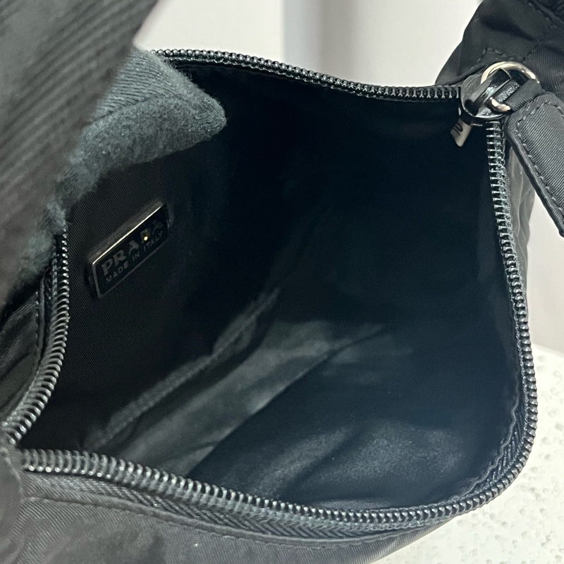 Prada Mini Hobo 手提包 秒殺款-12