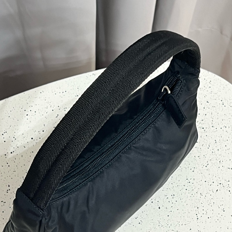 Prada Mini Hobo 手提包 秒殺款-15