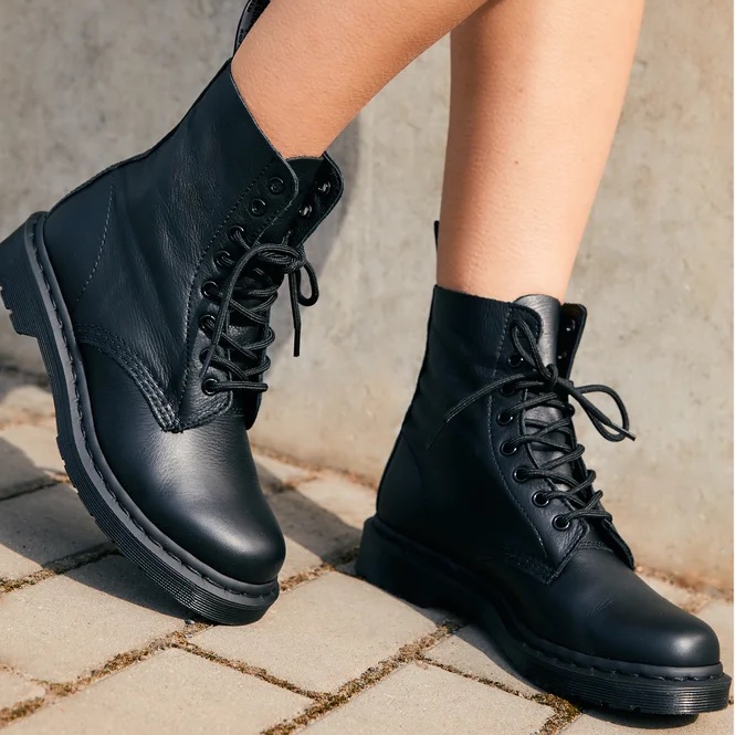 全新專櫃 Dr. Martens 馬丁鞋 軟皮 8孔 全黑 （Pascal 1460 Mono)-0