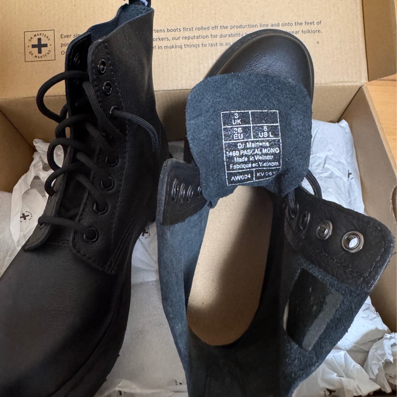 全新專櫃 Dr. Martens 馬丁鞋 軟皮 8孔 全黑 （Pascal 1460 Mono)-4