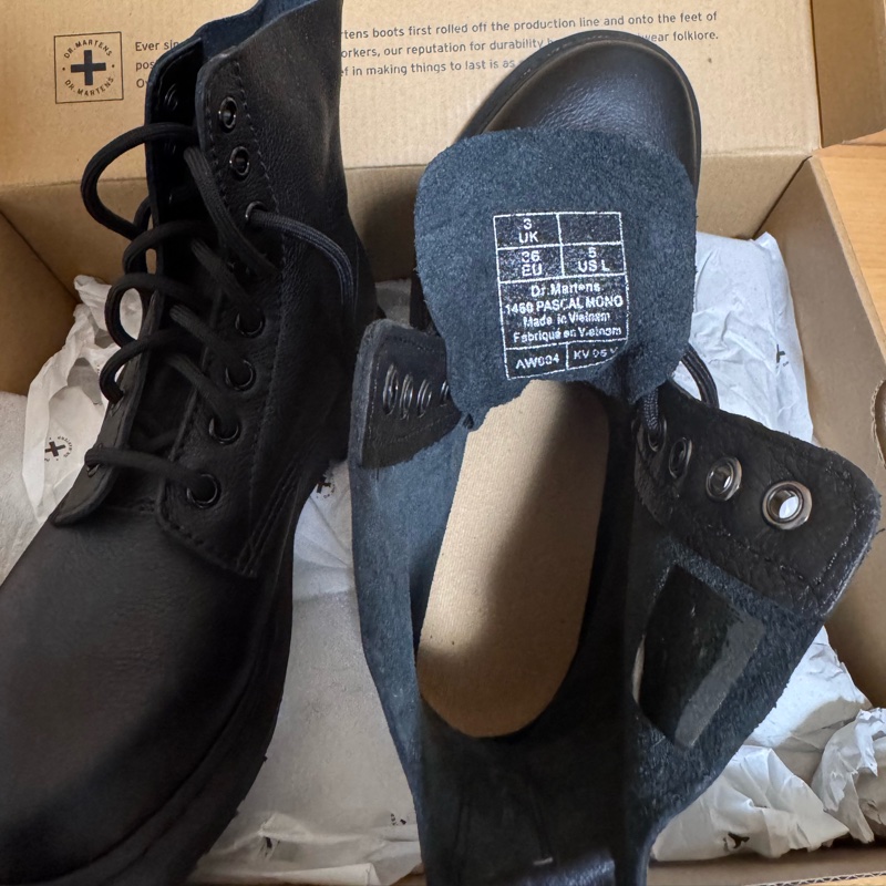 全新專櫃 Dr. Martens 馬丁鞋 軟皮 8孔 全黑 （Pascal 1460 Mono)-7