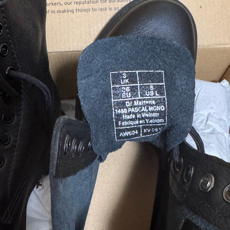 全新專櫃 Dr. Martens 馬丁鞋 軟皮 8孔 全黑 （Pascal 1460 Mono)-9