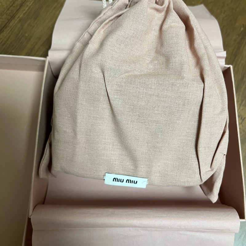 miu miu 公文包吊飾 焦糖色-6