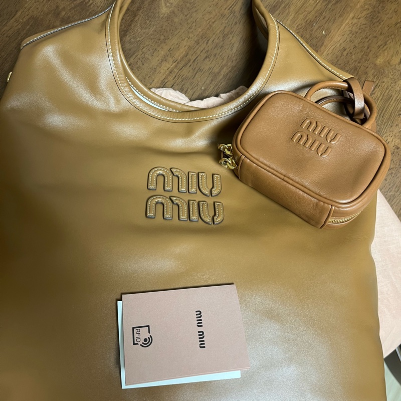miu miu 公文包吊飾 焦糖色-8