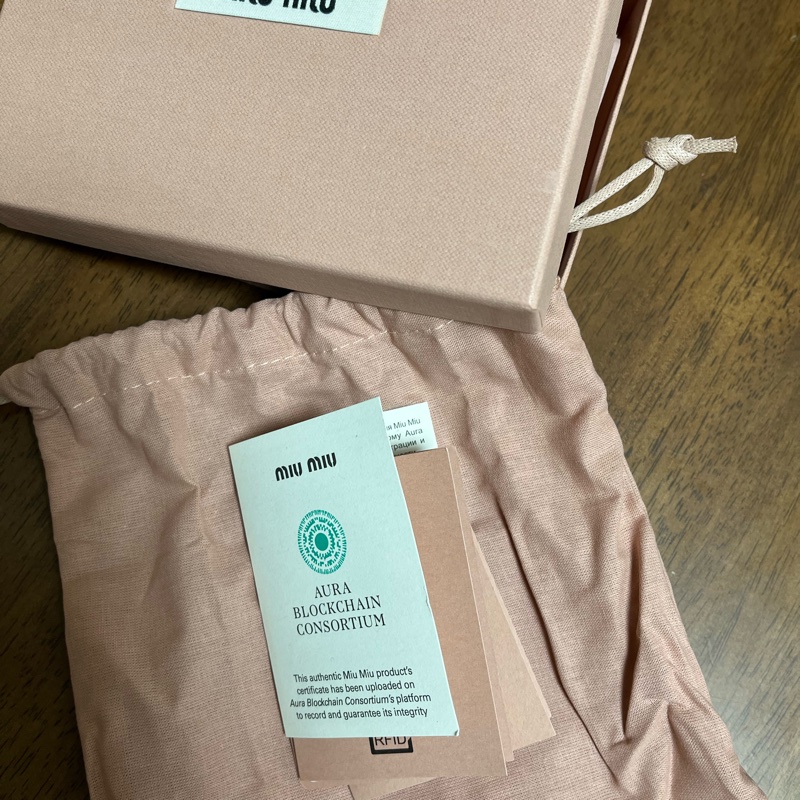 miu miu 公文包吊飾 焦糖色-9