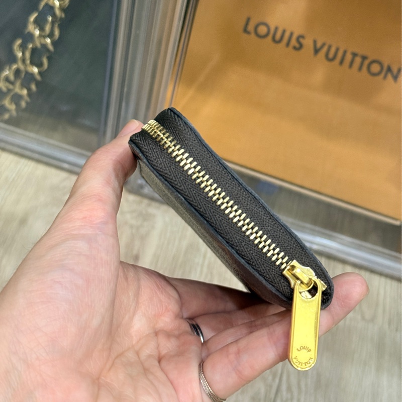 9新✨LV出名好用的錢包🤎LV 原花 老花 拉鍊零錢包 m60067晶片款 卡包 短夾-4