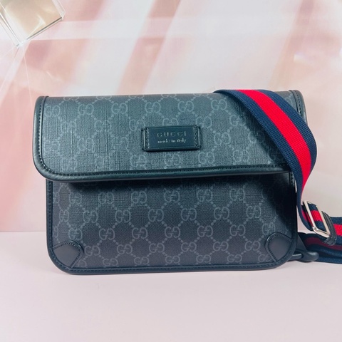 Gucci黑老花胸口包