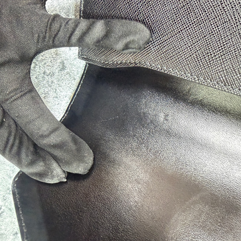 ❄️PRADA黑牛皮LOGO金釦下蓋斜背鍊包-23