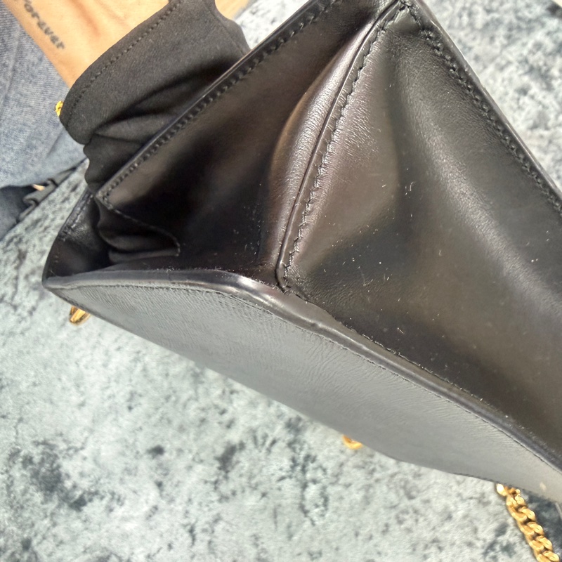 ❄️PRADA黑牛皮LOGO金釦下蓋斜背鍊包-29