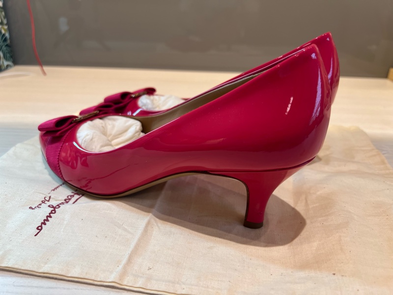 【買一送一】Salvatore Ferragamo小牛皮短靴贈🩷Vara桃紅色蝴蝶結低跟鞋-17