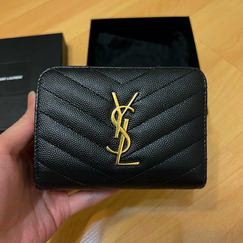 📢二手 YSL最好用的高級短夾💖YSL MONOGRAM系列黑金魚子醬牛皮拉鍊兩折短夾 正品-8