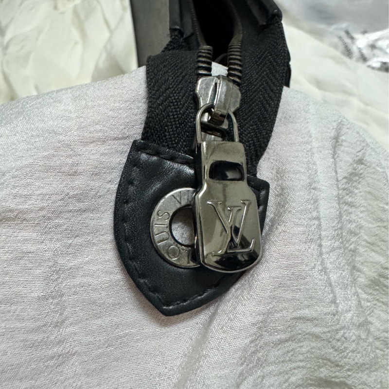 Lv男款黑武士洗漱包手拿包M61692-5