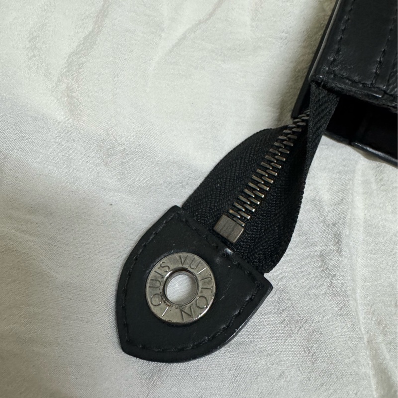 Lv男款黑武士洗漱包手拿包M61692-8