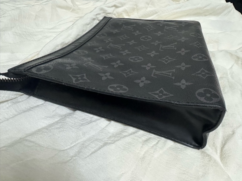 Lv男款黑武士洗漱包手拿包M61692-12