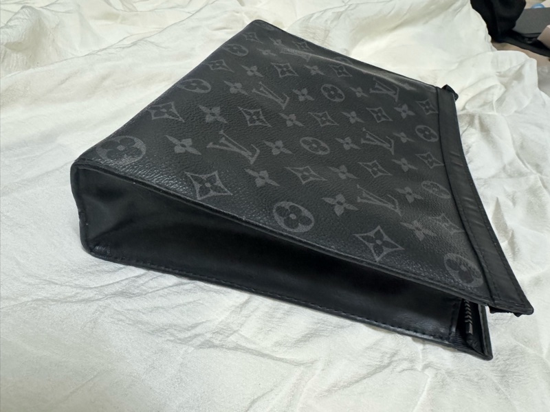 Lv男款黑武士洗漱包手拿包M61692-13