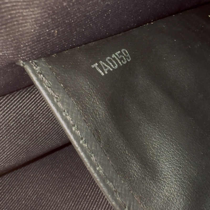 Lv男款黑武士洗漱包手拿包M61692-16