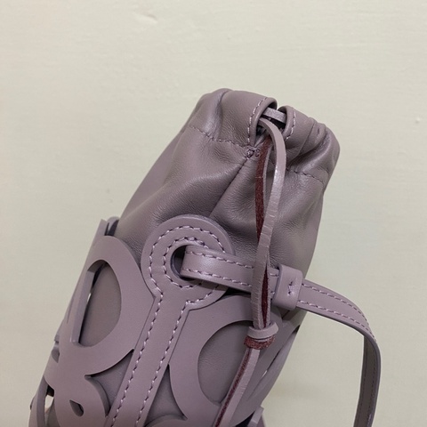 Loewe手機包