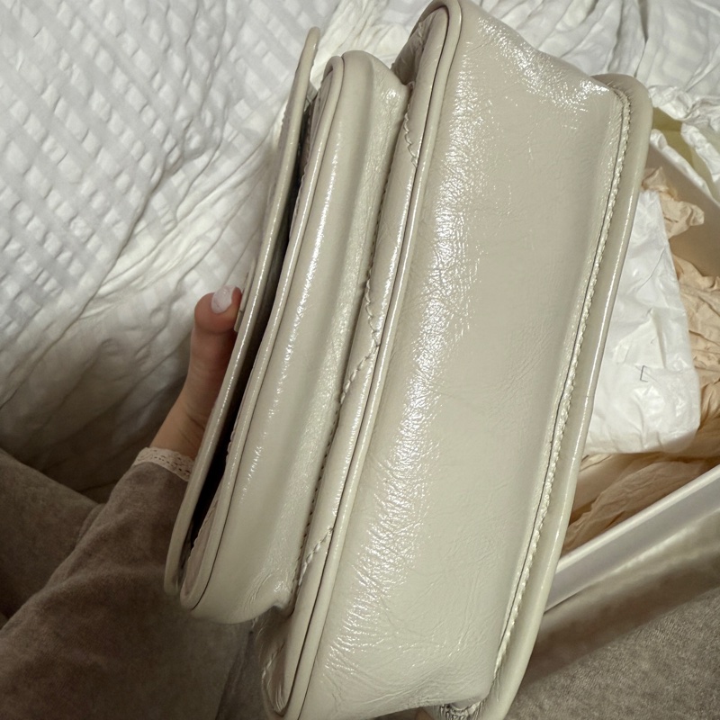 YSL    （只背一次）NIKI復古皮革BABY手袋復古白-3