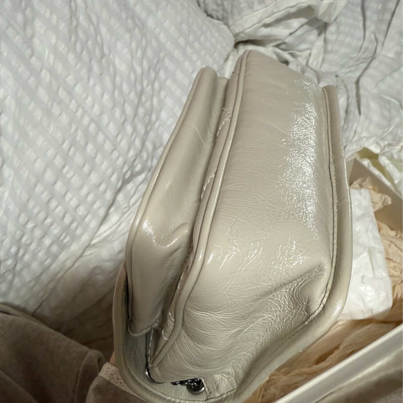 YSL    （只背一次）NIKI復古皮革BABY手袋復古白-5