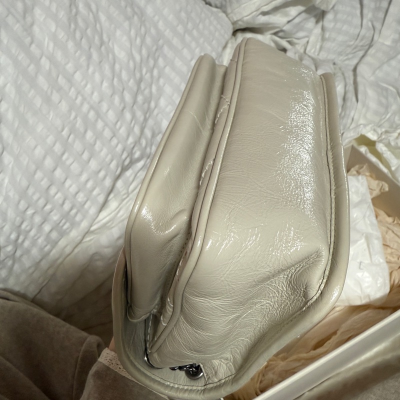 YSL    （只背一次）NIKI復古皮革BABY手袋復古白-8