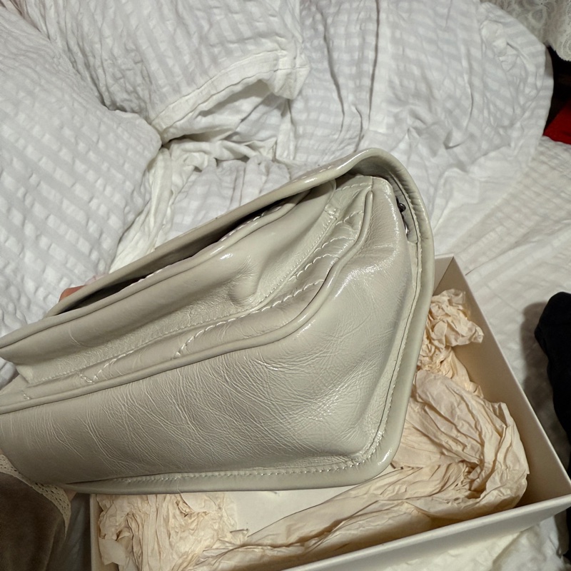 YSL    （只背一次）NIKI復古皮革BABY手袋復古白-9